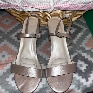 Elegant Women's heels very light pink